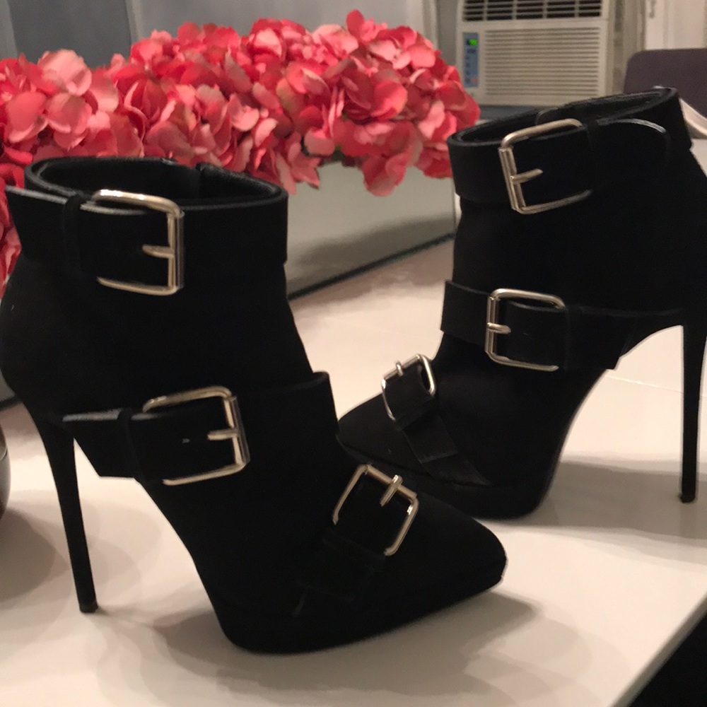 Giuseppe zanotti suede buckled heel booties